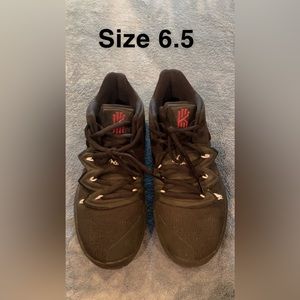 Kids tennis shoes